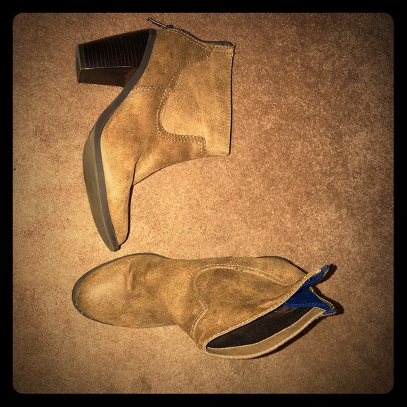 Mossimo Supply Co. Shoes - Adorable Mossimo booties. Great for any season!